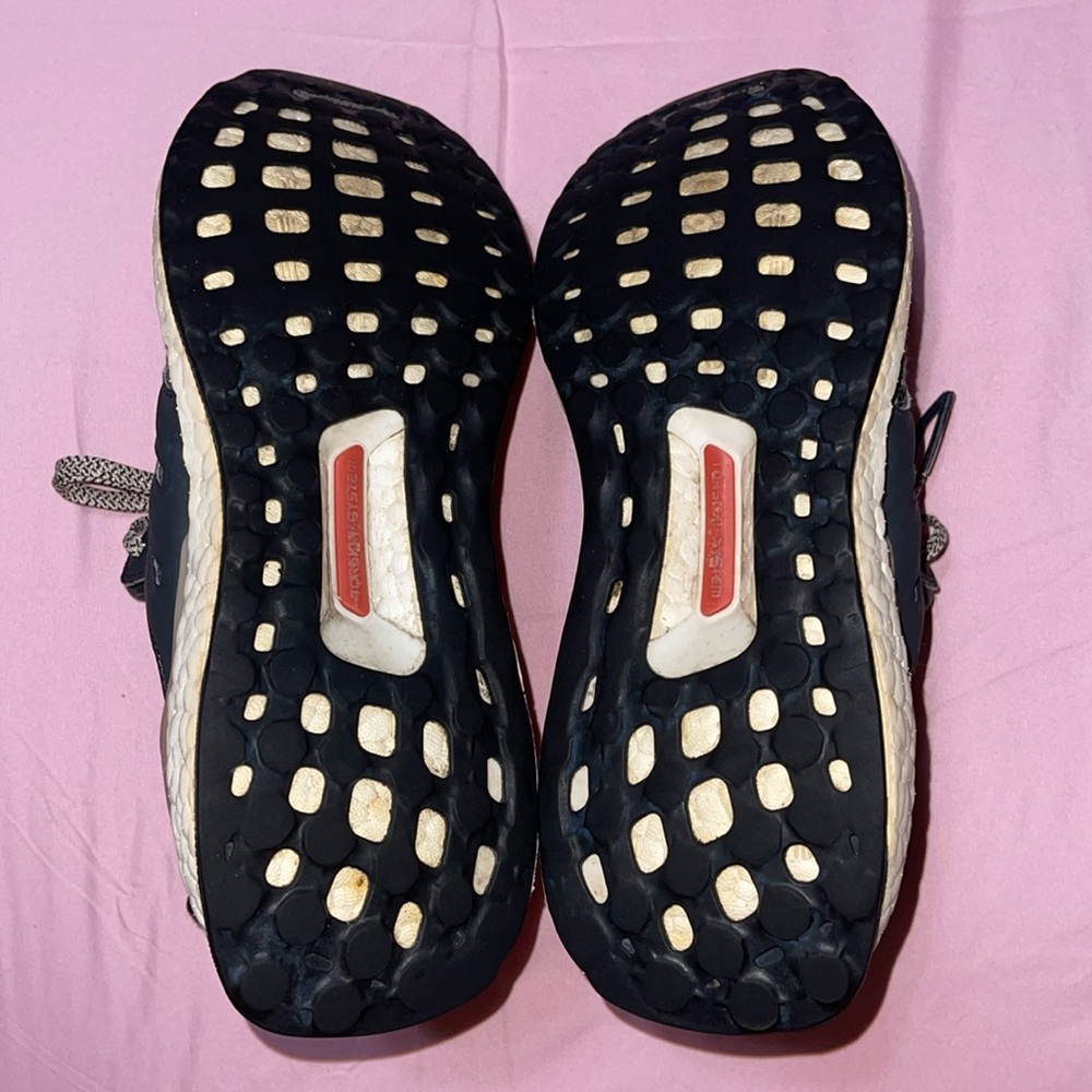 Adidas UltraBoost | Size 6.5 - Picture 10 of 13